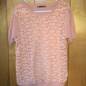 Short sleeve lace flowered top